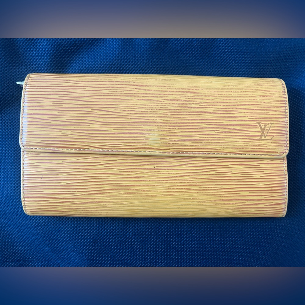 Louis Vuitton Vintage Epi Long Wallet